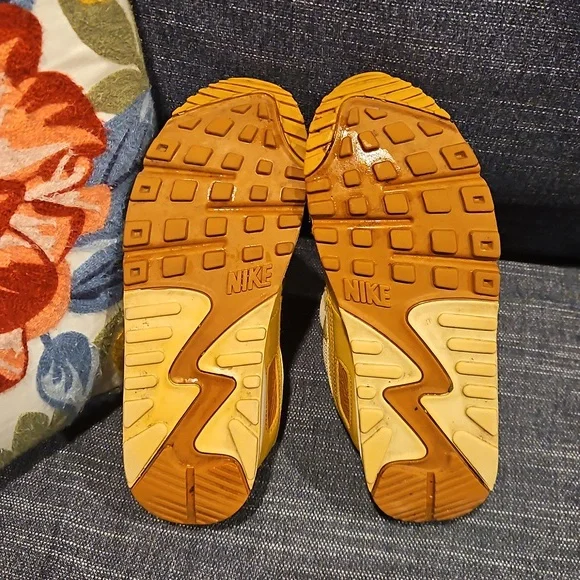 NIKE AIR MAX 90 ~Womens 7 - Picture 8 of 9